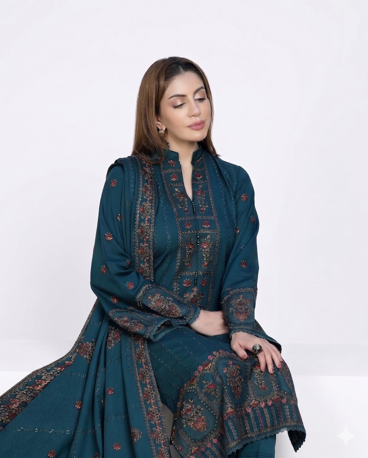 Raeesa Premium Noor-e-Fajar – Embroidered Luxury Lawn (AK-3298)